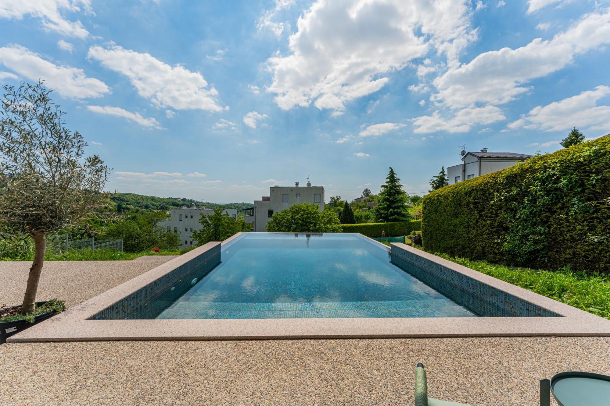 Apartman Flexible Selfcheckins 140 - The Luxurious With Private Pool In Zagreb