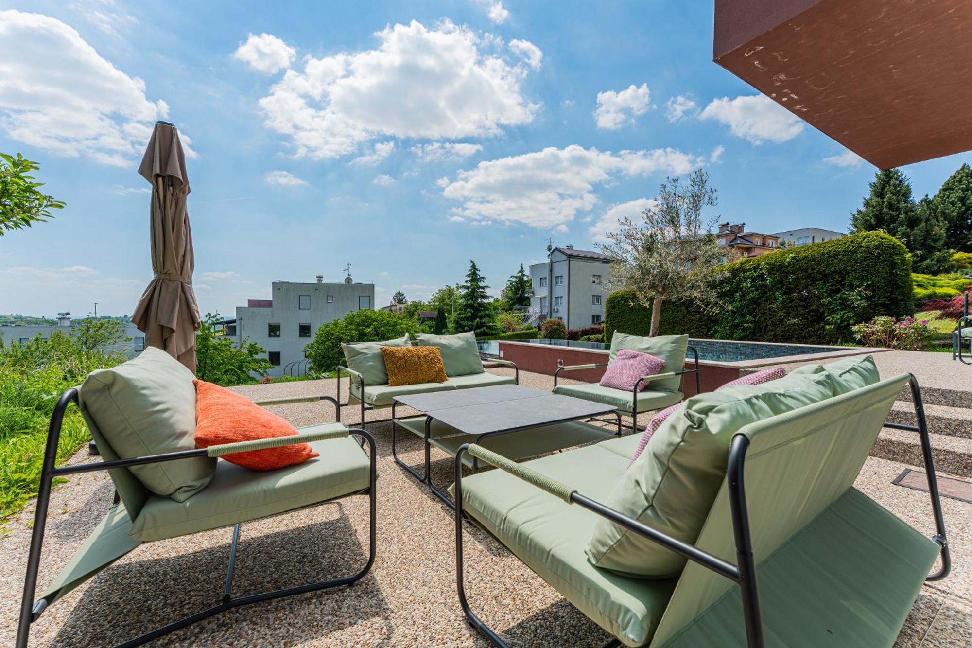 Flexible Selfcheckins 140 - The Luxurious With Private Pool In *
