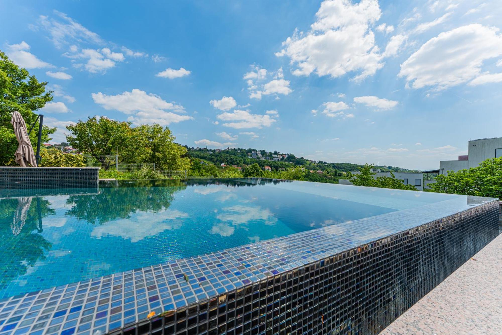 Flexible Selfcheckins 140 - The Luxurious With Private Pool In Apartman *