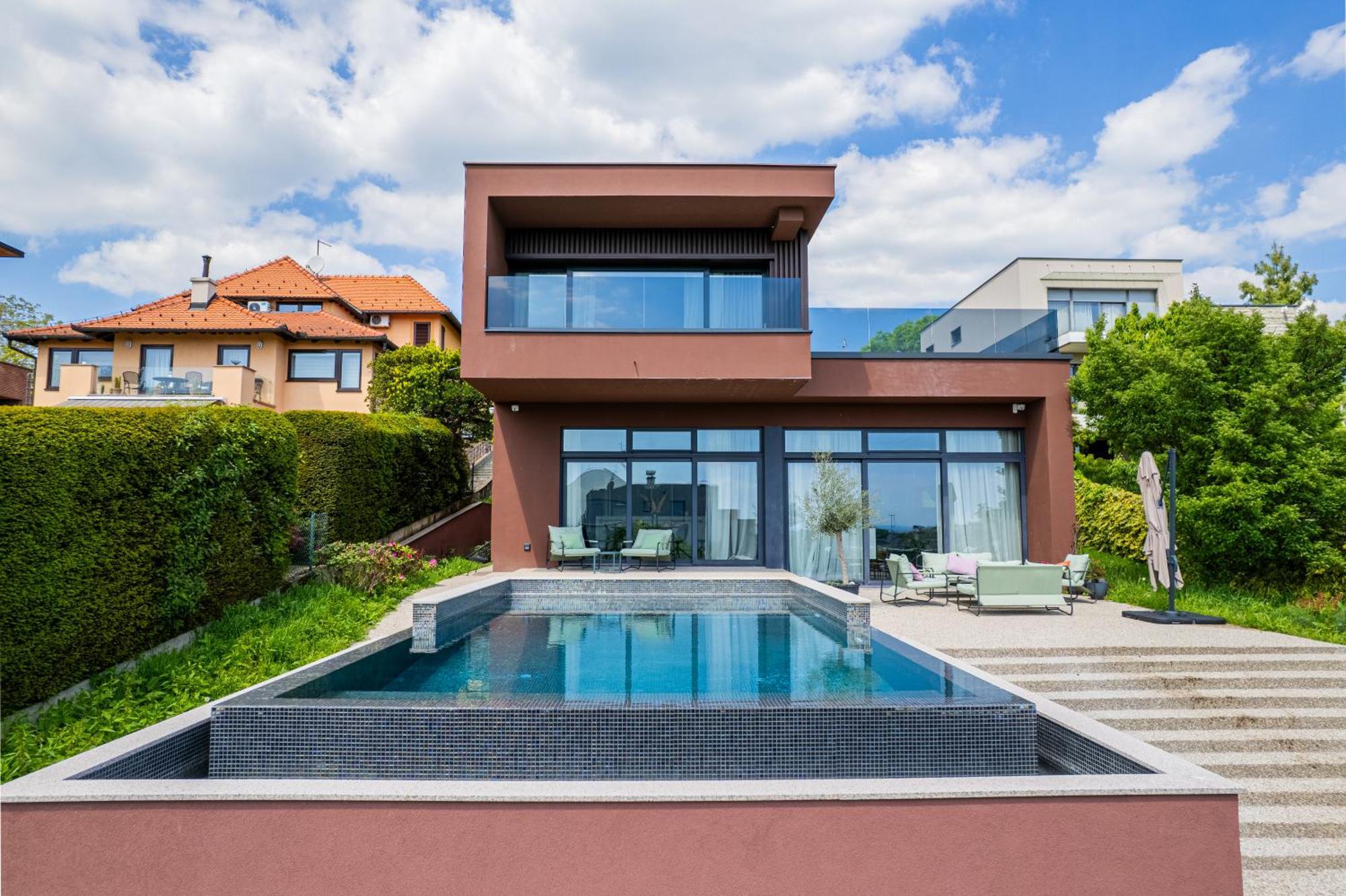 Flexible Selfcheckins 140 - The Luxurious With Private Pool In * Zagreb