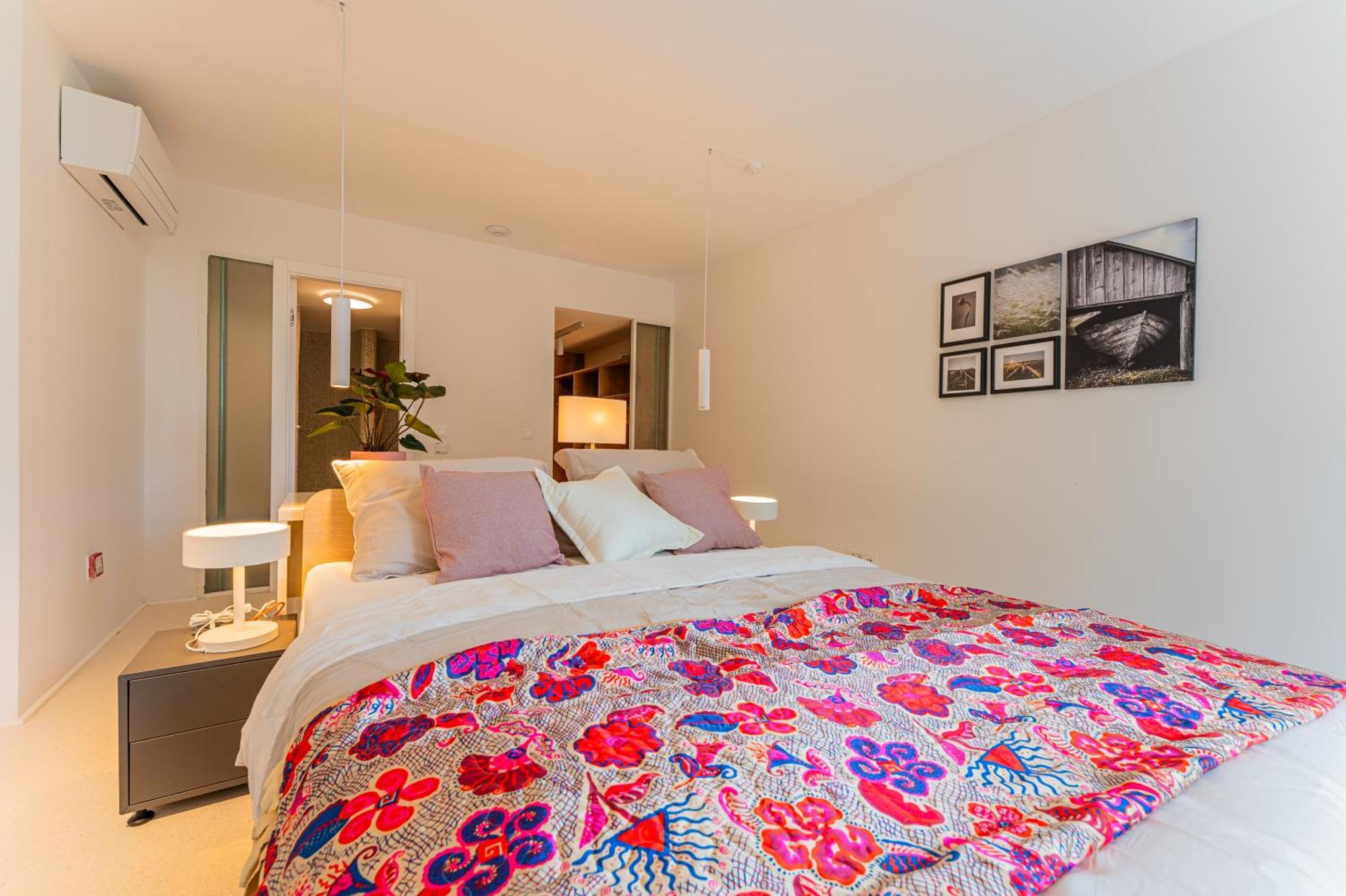 Flexible Selfcheckins 140 - The Luxurious With Private Pool In *