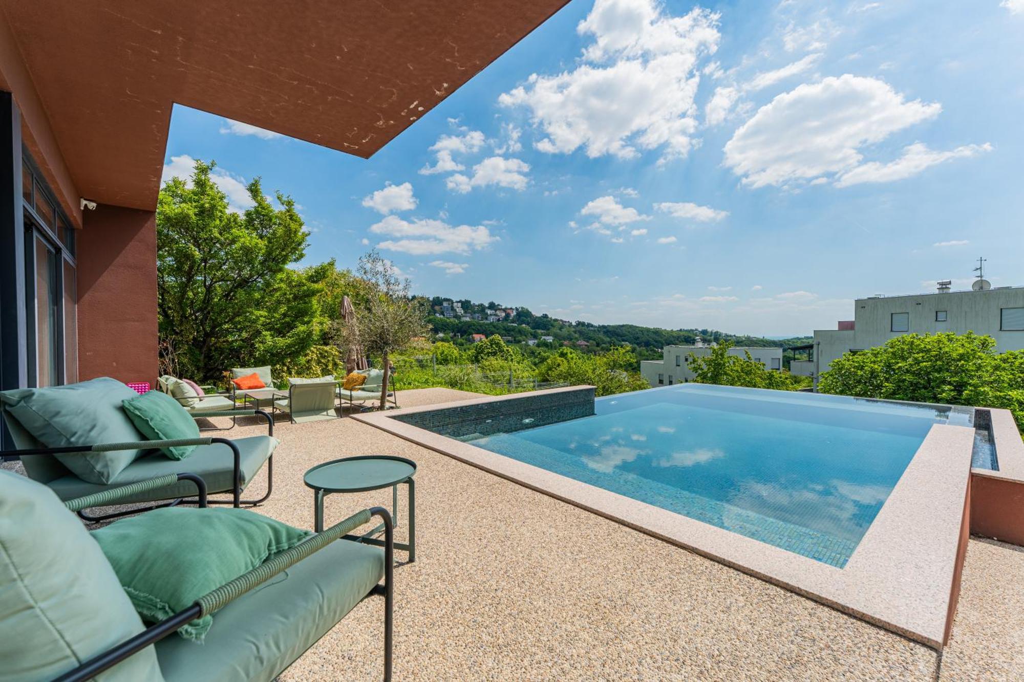 Flexible Selfcheckins 140 - The Luxurious With Private Pool In Apartman Zagreb